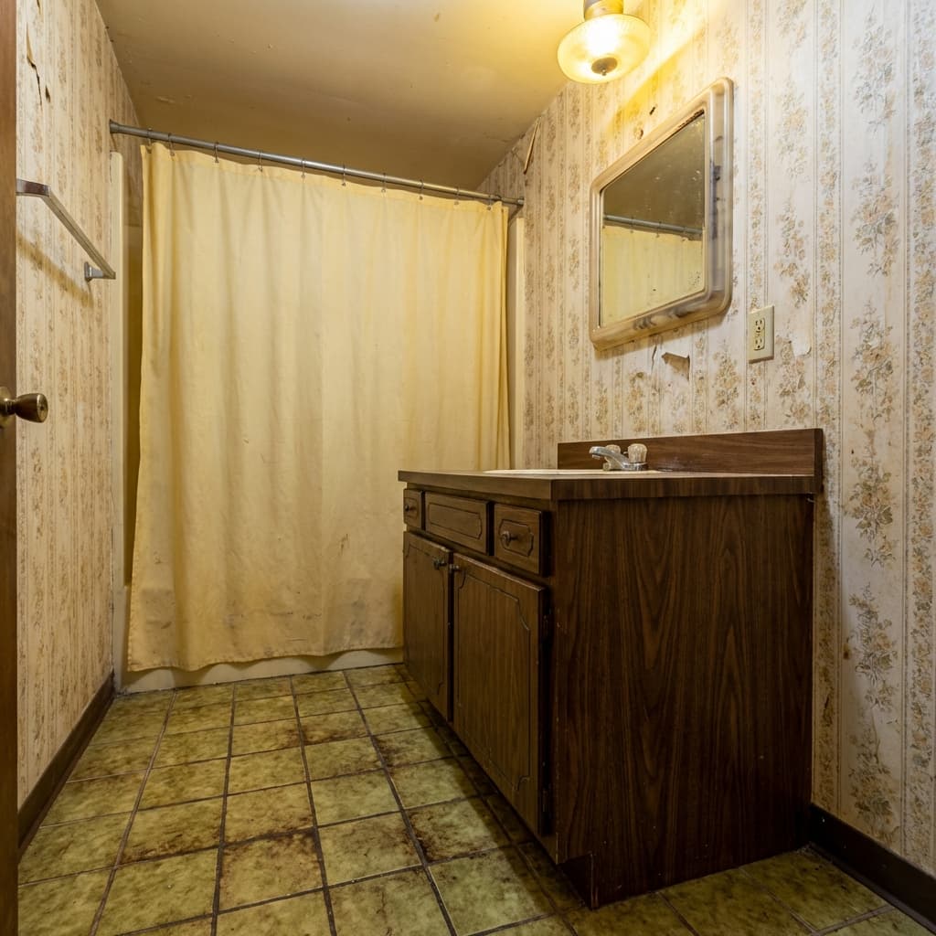 Small Bath Big Impact - Before